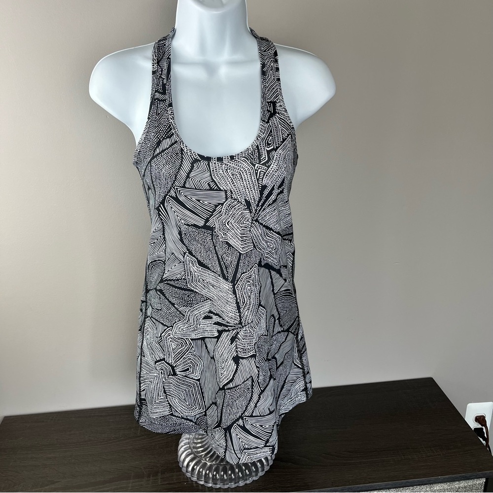Lululemon Women’s Navy Blue Racerback Tank EUC